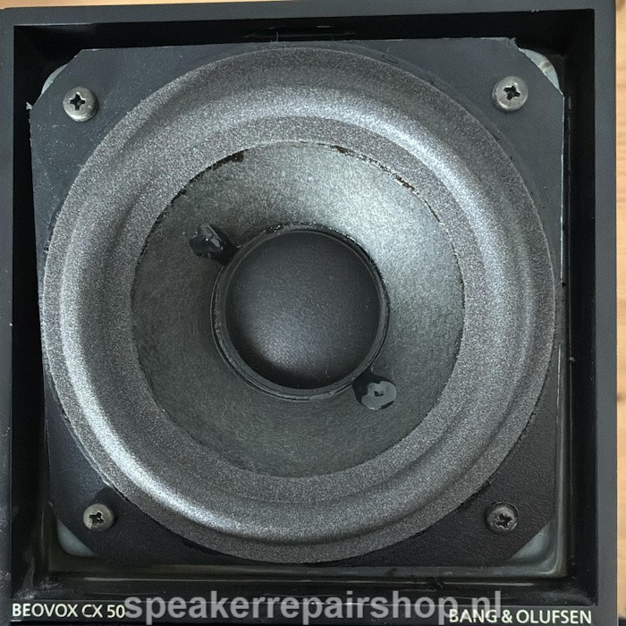 Bang & Olufsen CX50 Tieftöner (8480173) mit neuer Schaumstoffsicke montiert