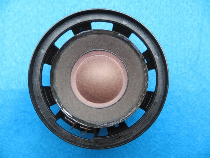 Beolab Penta Midrange Repair: Warten Sie, bis der Kleber etwas trocken ist