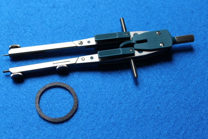 B&W N801S (TS26 80) Hochtöner Reparatur: Machen Sie eine Dichtung aus festem Karton, die Sie auf den Magneten auftragen