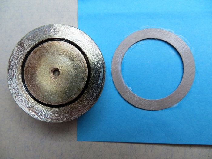 B&W CDM1 (ZZ9989 / ZZ09989) Hochtöner Reparatur: Auf den Magneten legen wir eine Papierdichtung