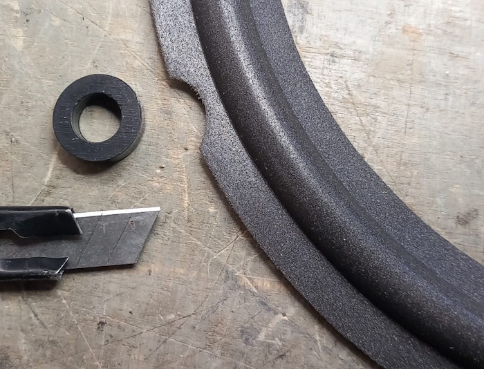 Für fortgeschrittene Benutzer gibt es eine weitere Möglichkeit, etwas größere, saubere runde Ausschnitte aus eine Schaumstoff Sicke herzustellen.