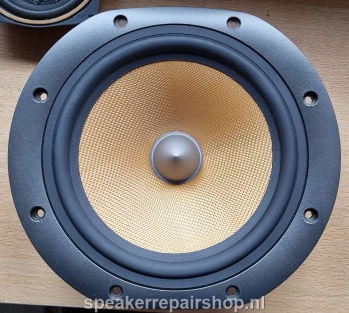 B&W DM603 S3 midrange with a new dustcap mounted (partnr. DD04685)