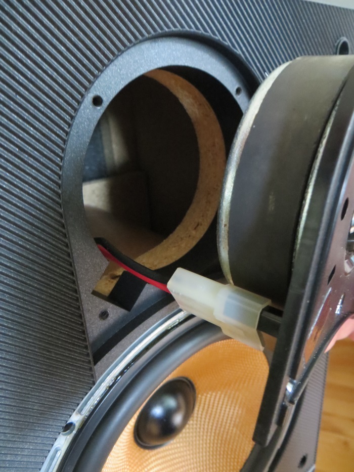 Replace ferrofluid in B&W ZZ05460 tweeter: remove your tweeter from the speaker cabinet