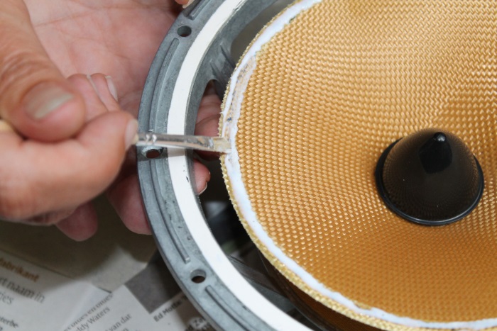 B&W ZZ11436 repair: spread the glue on the speaker cone evenly