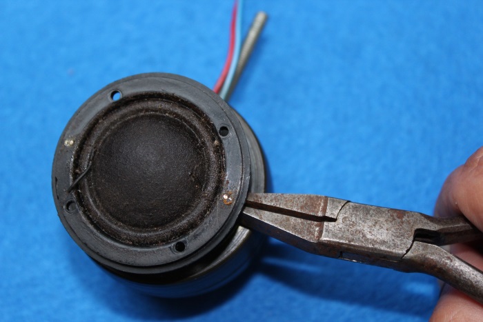 B&W N801S (TS26 80) tweeter repair: remove the plastic cap (frame) from the tweeter magnet