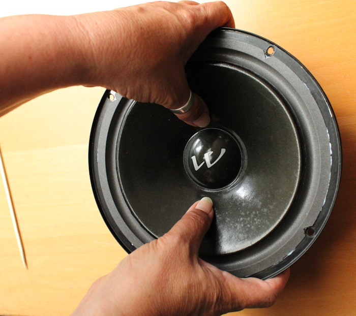 Test that the woofer coil is centered