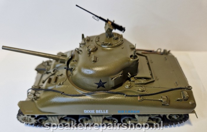 Miniatuur Sherman tank met litzedraad als miniatuur staalkabel