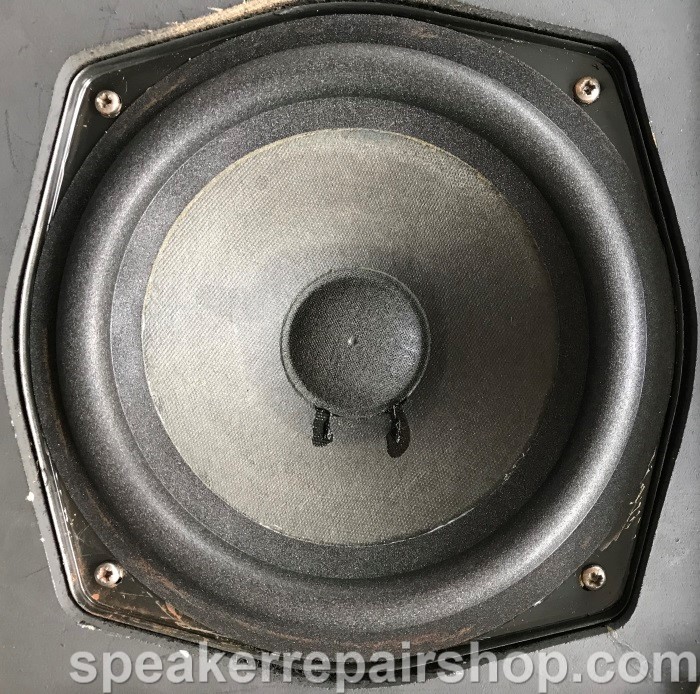 Bang & Olufsen Beovox 4702 woofer na reparatie met nieuwe foamrand