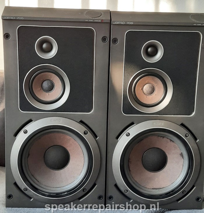 Infinity SM155 woofer voorzien van een nieuwe foamrand