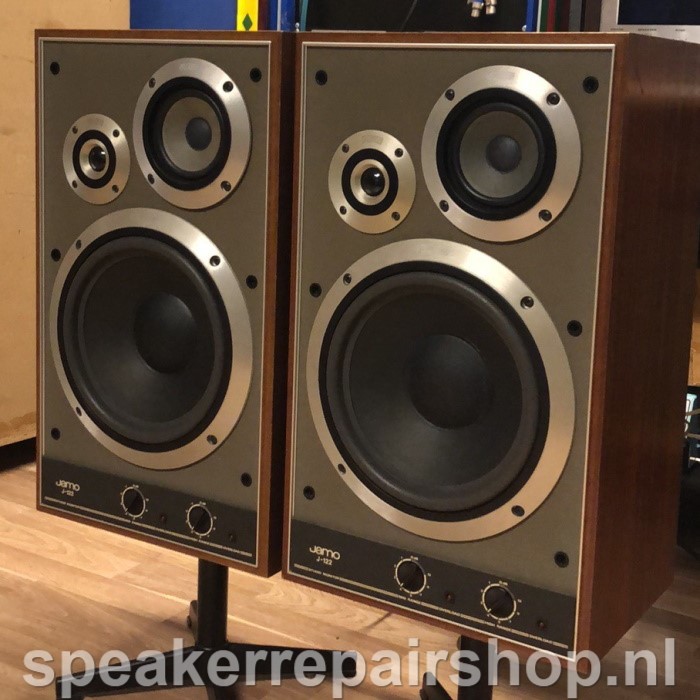 Jamo J-122 woofer voorzien van een nieuwe foamrand