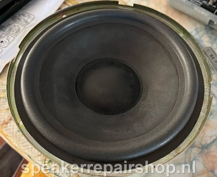 Kenwood TIO-0396-03 woofer voorzien van een nieuwe foamrand