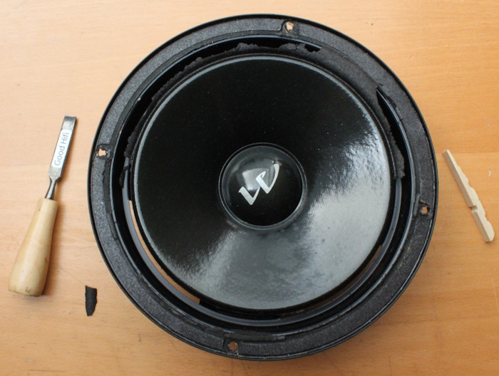 Wharfedale 2075A woofer met een kapotte 'holle' foamrand